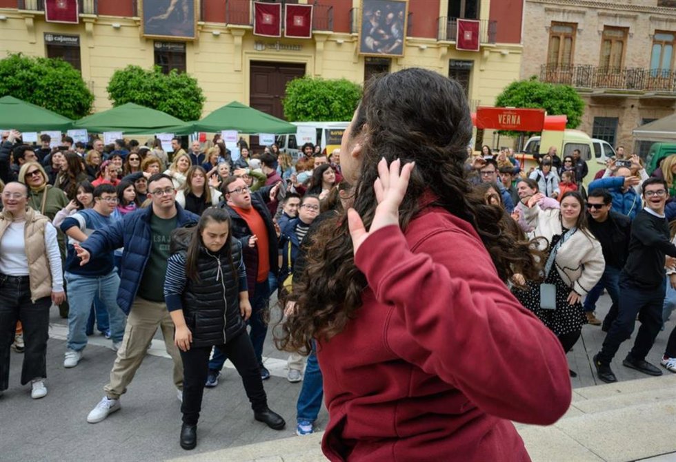 Una de las actividades realizadas en la Plaza del Romea por el Día Mundial del Síndrome de Down