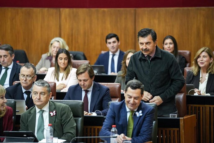 El portavoz del Grupo Parlamentario Popular, Toni Martín, interviene durante la sesión de control en el pleno del Parlamento andaluz. A 12 de marzo de 2026 en Sevilla (Foto de archivo).