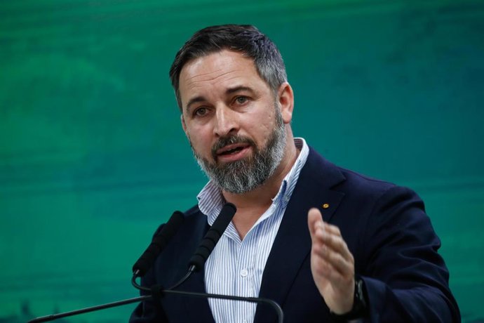 Archivo - El presidente de Vox, Santiago Abascal, en una rueda de prensa, en la sede nacional de Vox, a 21 de febrero de 2022, en Madrid (España). Durante la rueda de prensa, Abascal ha informado sobre la posición de Vox en la formación de Gobierno en Cas