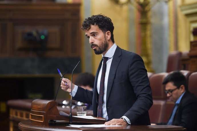 Archivo - El diputado de VOX, Carlos Hernández Quero, interviene durante una sesión plenaria en el Congreso de los Diputados, a 13 de marzo de 2025, en Madrid (España). La polémica por la gestión de la DANA que provocó 227 fallecidos, múltiples heridos y 