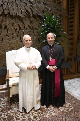 El obispo de Tenerife, Eloy Santiago, con el Papa León XIV.