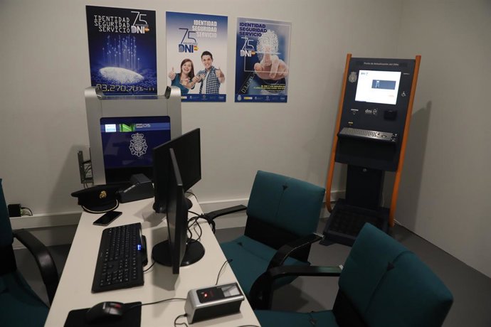 Archivo - Arquivo - Delegacia da Polícia Nacional na exposição comemorativa do 75º aniversário do DNI na Real Casa da Moeda, em Madri, em 10 de outubro de 2019.