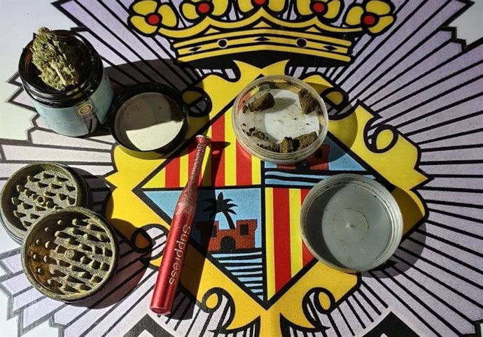 Intervienen un estilete a dos jóvenes en la plaza Raimundo Clar de Palma