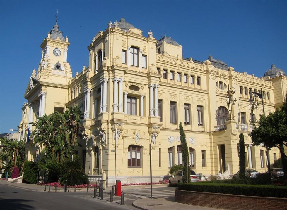 Archivo - Imagen de archivo de la fachada del Ayuntamiento de Málaga.