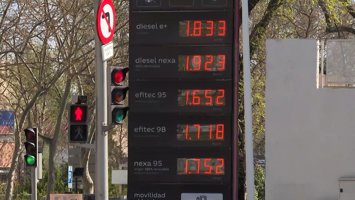 Los ciudadanos comienzan a notar las medidas del plan anticrisis en los carburan