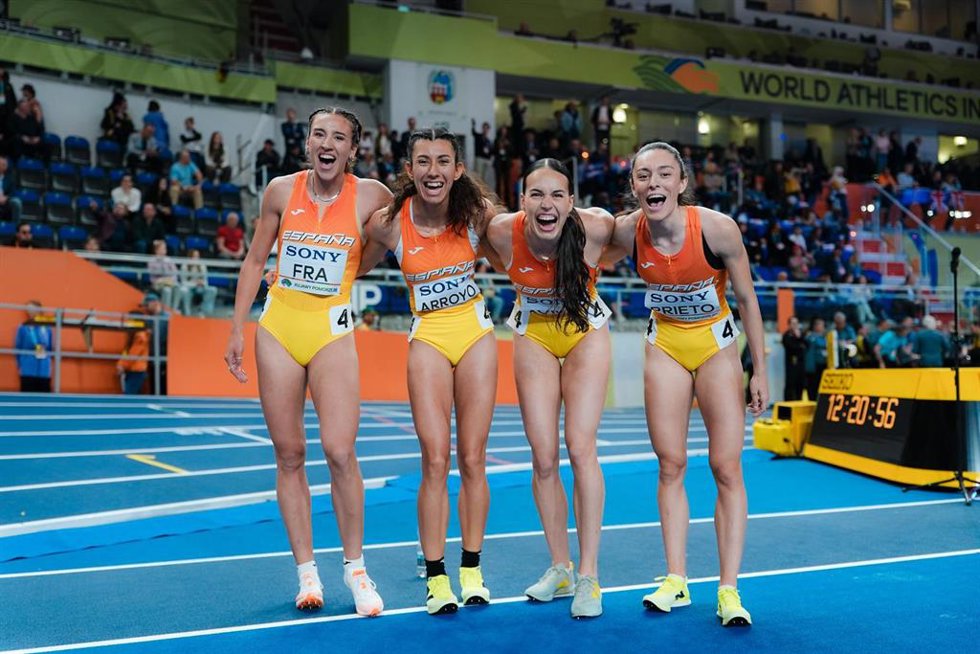 El relevo español femenino de 4x400 metros, formado por Ana Prieto, Carmen Avilés, Rocío Arroyo y Daniela Fra