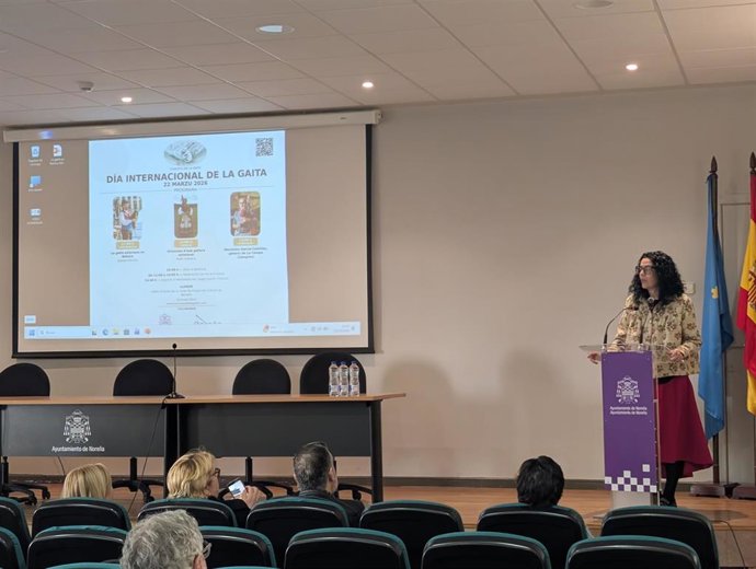 La consejera de Cultura, Vanessa Gutiérrez, durante la celebración del Día Internacional de la Gaita en Noreña.