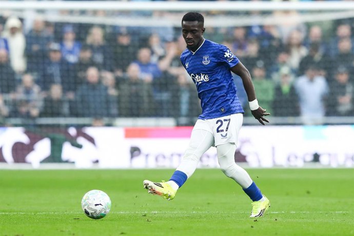 March 21, 2026, Liverpool, Merseyside, United Kingdom: Idrissa Gueye of Everton passes the ball forward during the Premier League match Everton vs Chelsea at Hill Dickinson Stadium, Liverpool, United Kingdom on 21 March 2026.