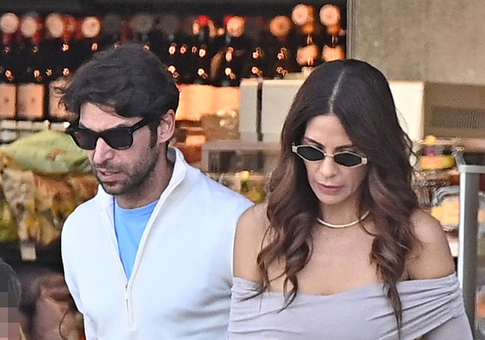 Tamara Gorro y Cayetano Rivera llegan a un restaurante en Madrid.
