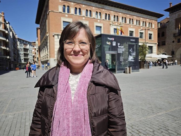 La diputada Mari Carmen Soler, este domingo en la plaza de San Juan de Teruel.
