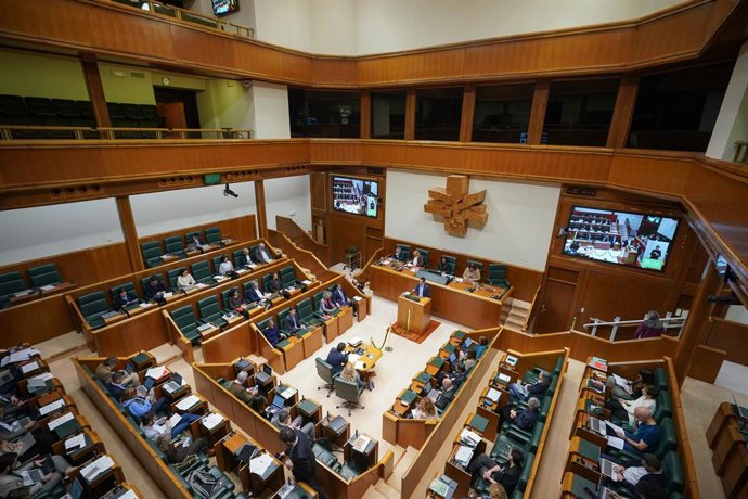 Archivo - Hemiciclo durante el debate de los Presupuestos de 2026, en el Parlamento vasco, a 23 de diciembre de 2025, en Vitoria-Gasteiz, Álava, País Vasco (España). El Parlamento vasco acoge hoy el pleno para la aprobación definitiva de los Presupuestos 