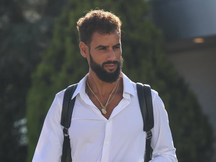 Archivo - Asraf Beno a la salida de Mediaset.