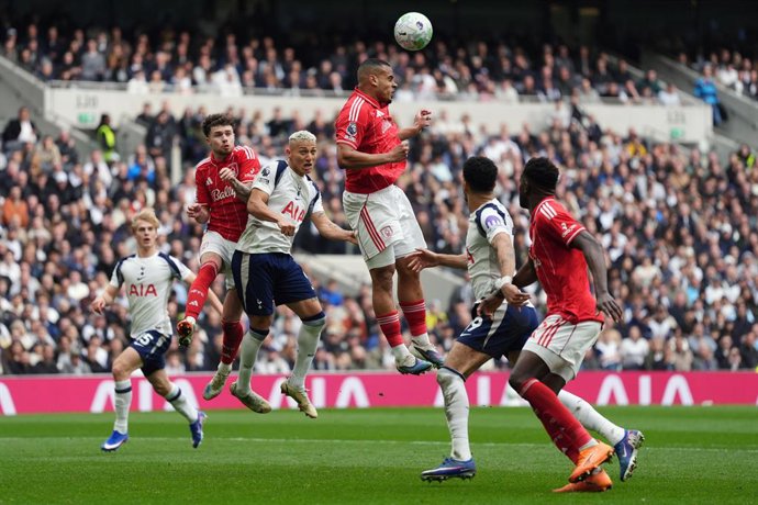 22 March 2026, United Kingdom, London: Nottingham Forest's Murillo (C) heads the ball clear during the English Premier League soccer match between Tottenham Hotspur and Nottingham Forest at Tottenham Hotspur Stadium. Photo: Bradley Collyer/PA Wire/dpa