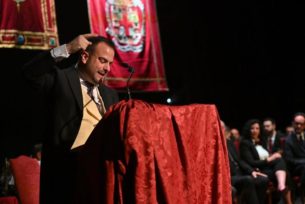 Daniel Valverde pregona la Semana Santa de Almería en el Teatro Cervantes.