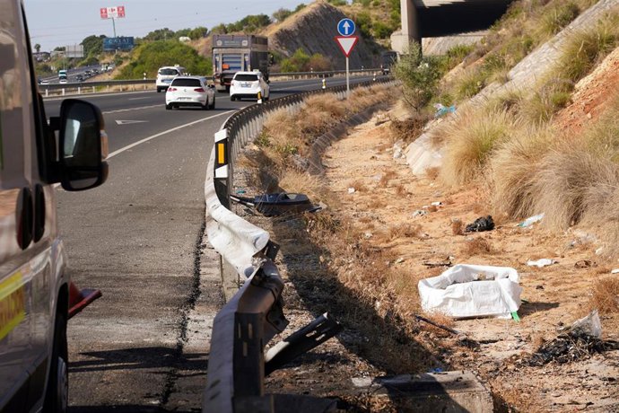 Archivo - Lugar de un accidente de dos vehículos en la salida de la AP-7 hacia Torremolinos. A 05 de junio de 2025, en Málaga (Foto de archivo).