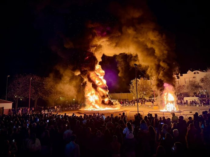 La tradicional 'Gran quemá' de la Falla de Mancha Real (Jaén) que en 2026 celebra su 42ª edición.