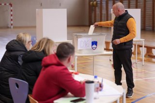 LJUBLJANA, March 22, 2026  -- A voter casts his ballot during the 2026 Slovenian parliamentary election at a polling station in Ljubljana, Slovenia, March 22, 2026. About 1.7 million eligible voters are expected to vote in Slovenia's parliamentary electio