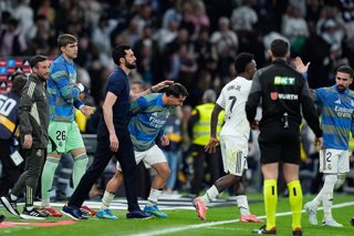 Alvaro Arbeloa, head coach of Real Madrid, celebrates the victory with Brahim Diaz of Real Madrid CF during the Spanish League, LaLiga EA Sports, football match played between Real Madrid and Atletico de Madrid at Bernabeu stadium on March 22, 2026, in Ma