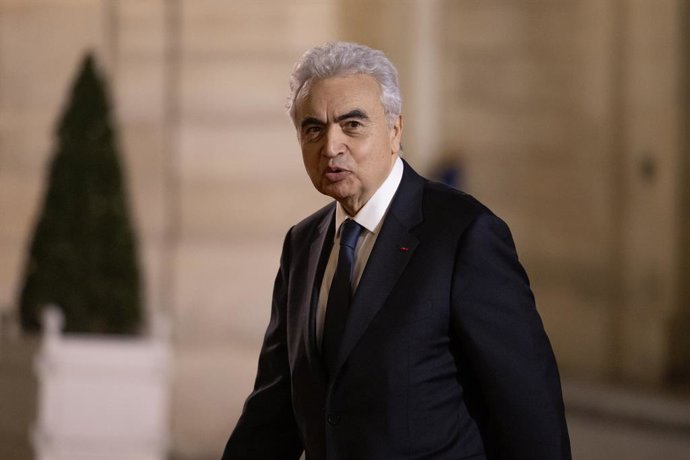 10 de março de 2026, Paris, França: O diretor executivo da Agência Internacional de Energia (AIE), Fatih Birol, chega ao Palácio do Eliseu para participar de um jantar organizado por ocasião da Cúpula Nuclear Civil.