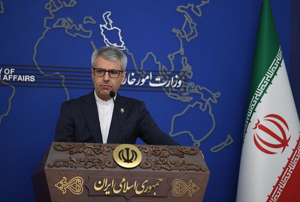 El portavoz del Ministerio de Exteriores de Irán, Esmaeil Baqaei, durante una rueda de prensa en febrero de 2026 (archivo)