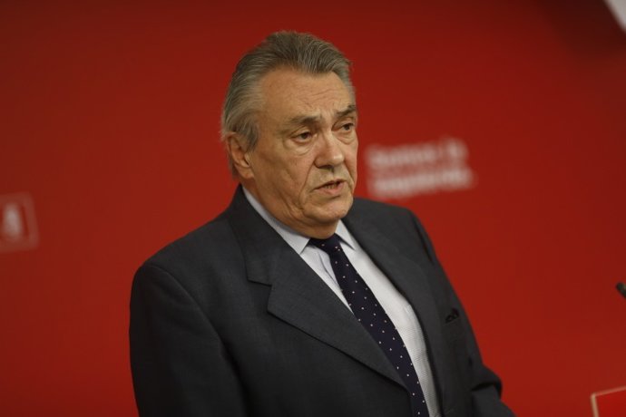 Archivo - Arxiu - Manuel Escudero en roda de premsa a la seu del PSOE