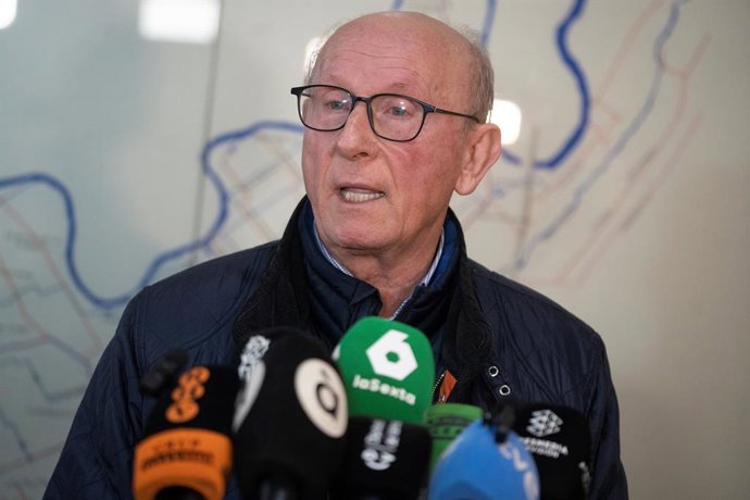 Archivo - Arxiu - El president d'AVA-ASAJA, Cristóbal Aguado, oferix declaracions als mitjans