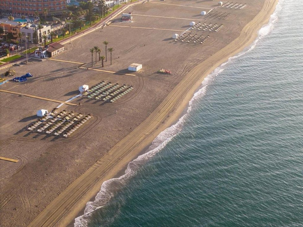 Una de las playas de Roquetas de Mar (Almería).