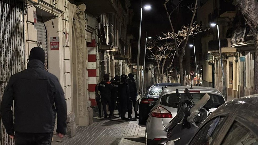 En marcha un operativo policial en Barcelona contra el tráfico internacional de armas y drogas este lunes