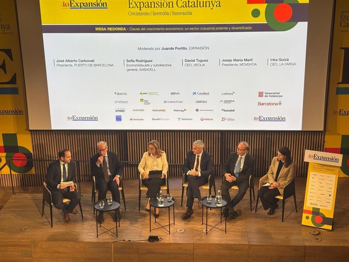 Mesa redonda con la subdirectora general del Sabadell, Sofía Rodríguez; el presidente del Puerto de Barcelona, José Alberto Carbonell; el ceo de Veolia, Daniel Tugues; el presidente de Moventia, Josep Maria Martí, y la ceo de La Farga, Inka Guixá