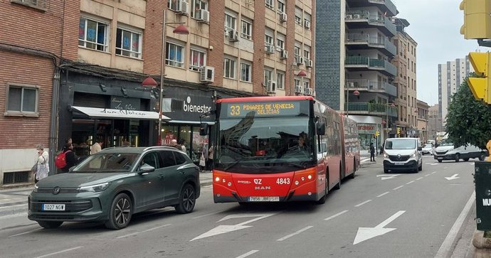 Autobús urbano de Zaragoza, línea 33.