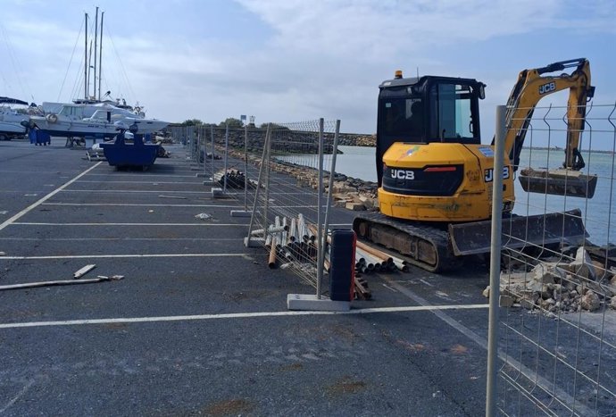 Obras en el puerto de Mazagón (Huelva).