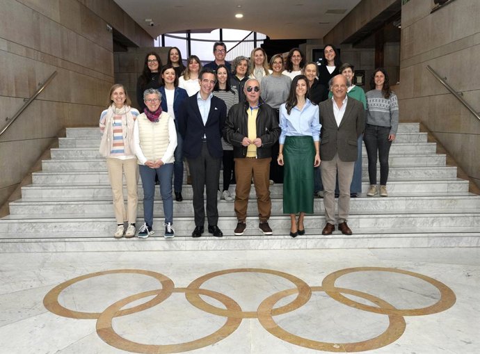 COE, Iberdrola e ISDE impulsan el VI programa 'Experta' para promover el liderazgo femenino.