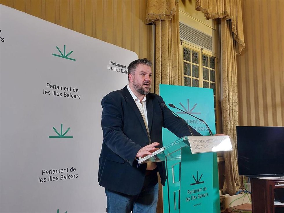 Archivo - El portavoz parlamentario de MÉS, Lluís Apesteguia