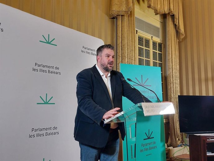 Archivo - El portavoz parlamentario de MÉS, Lluís Apesteguia