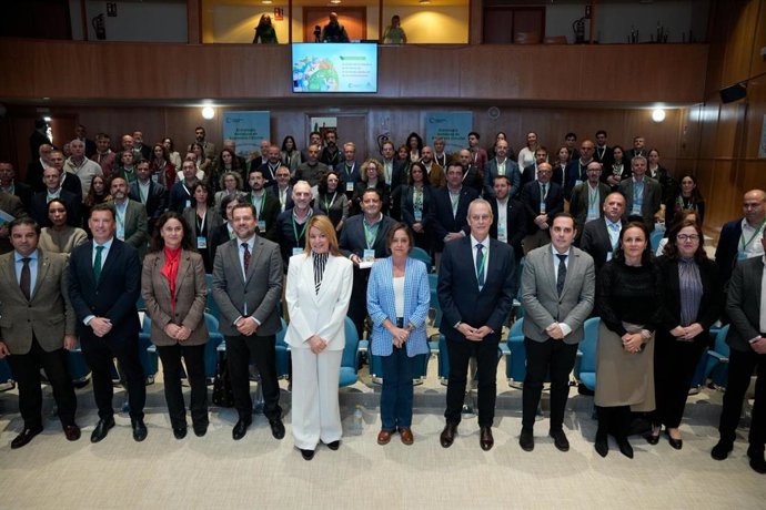 La consejera de Sostenibilidad y Medio Ambiente de la Junta de Andalucía, Catalina García, ha inaugurado este lunes en Huelva el primero de los ocho paneles de expertos para la elaboración de la Estrategia Andaluza para la Economía Circular.