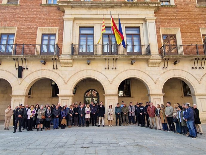 Minuto de silencio en Teruel por la última víctima mortal de la violencia de género en Aragón.