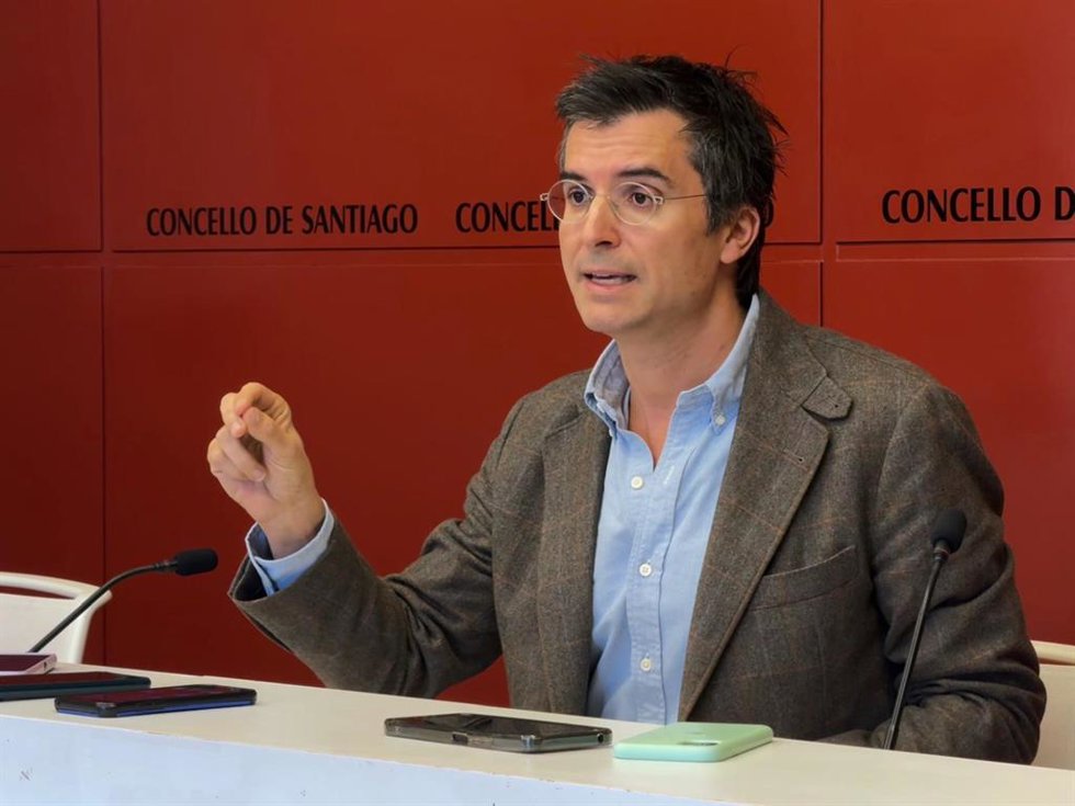 Archivo - El líder del PP de Santiago, Borja Verea, en rueda de prensa