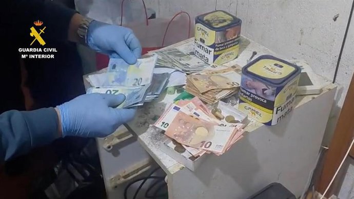 Dinero hallado en un punto de venta de droga desarticulado en Alcalá de los Gazules (Cádiz)