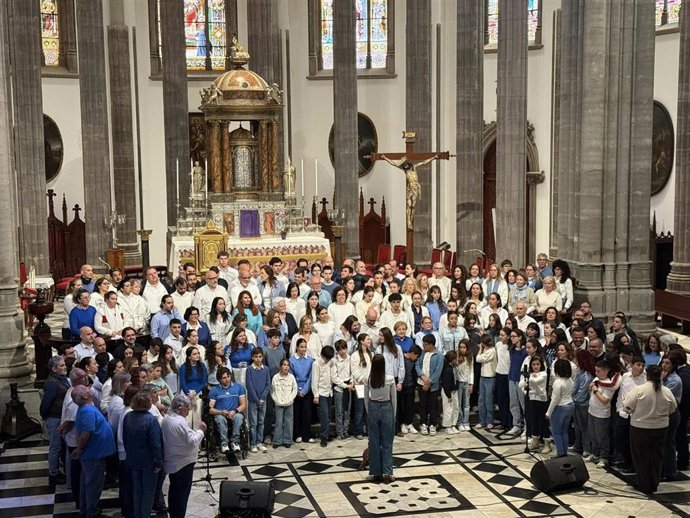 Grabación del himno para la visita del Papa a España, en la Catedral de La Laguna, en Tenerife.