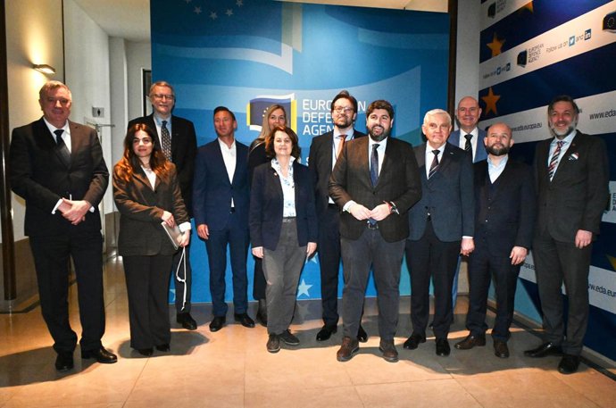 El jefe del Ejecutivo de la Región de Murcia, Fernando López Miras, visita en Bruselas la Agencia Europea de Defensa, en calidad de presidente del Grupo de Trabajo sobre Defensa del Comité Europeo de las Regiones