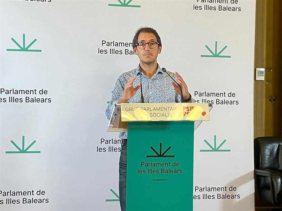 Archivo - El portavoz del PSIB en el Parlament, Iago Negueruela