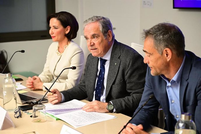 La campaña 'Escuelas de Salud para la Mujer' del CGCOF organiza sesiones de educación sanitaria en 150 farmacias