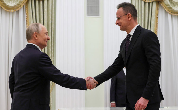 HANDOUT - 04 March 2026, Russia, Moscow: Russian President Vladimir Putin (L) shakes hands with Hungarian Foreign Minister Peter Szijjarto prior to their meeting at the Kremlin.