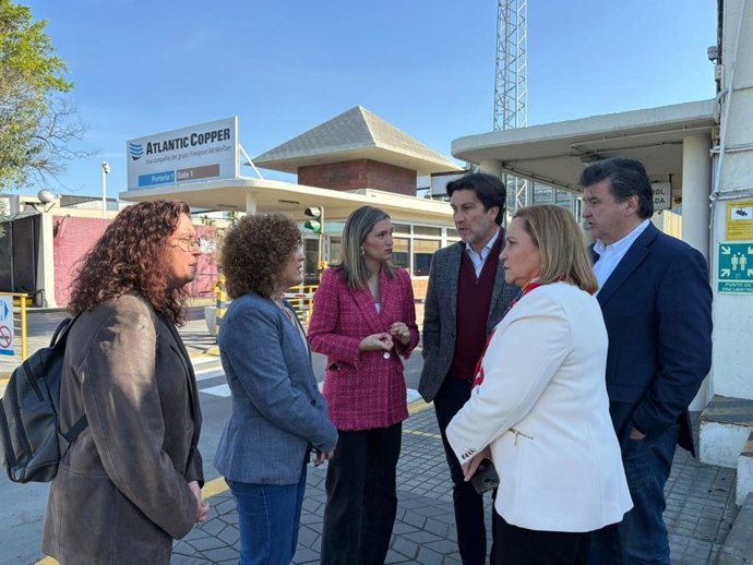La vicesecretaria general del PSOE de Andalucía y portavoz parlamentaria, María Márquez, este lunes en Huelva antes de su visita a la empresa Atlantic Copper.