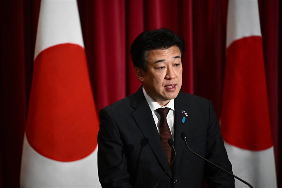 Archivo - El portavoz del Gobierno japonés, Minoru Kiharu.