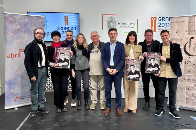 Presentación del Festival Internacional de Cantautores y Cantautoras 'Abril para Vivir' que se celebra en la ciudad de Granada. Han asistido el concejal de Cultura, Jorge Saavedra, y la diputada provincial de Cultura, Pilar Caracuel, entre otros.
