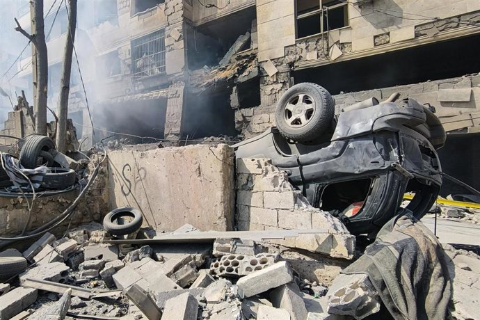 Destrucción causada por un ataque militar israelí en Beirut (Líbano)