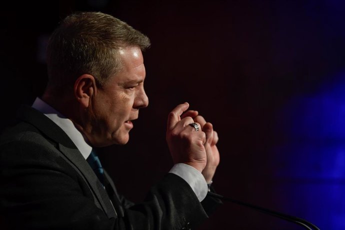 El presidente de Castilla-La Mancha, Emiliano García-Page, durante el 'Foro de Diálogo Local: El relevo generacional en la agricultura’, en la Antigua Bodega Los Llanos, a 27 de febrero de 2026, en Valdepeñas, Ciudad Real, Castilla-La Mancha (España). El 