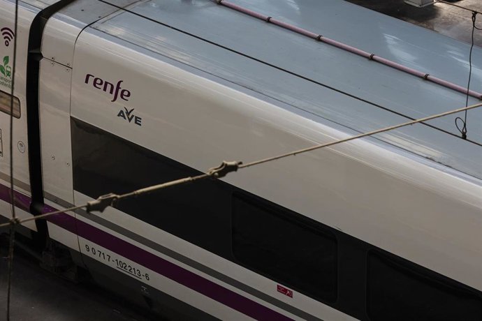 Archivo - Un vagón de un Ave en imagen de archivo.