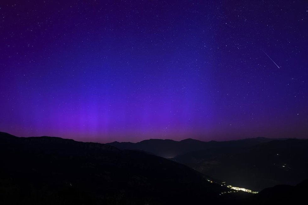 Archivo - Aurora boreal desde el Mirador de la Figuerassa, como foto de recurso.